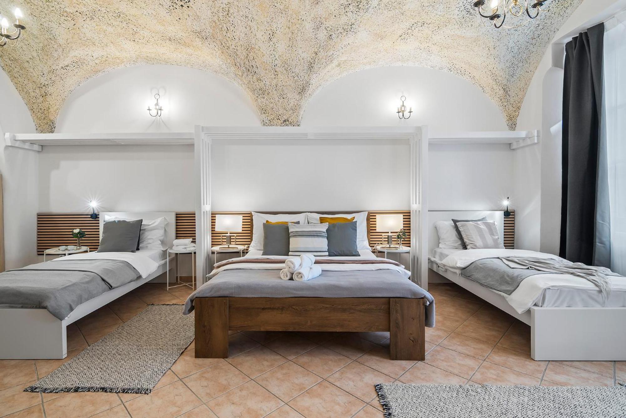 Charles Bridge Historical Apts By Michal&Friends Praga Exterior foto